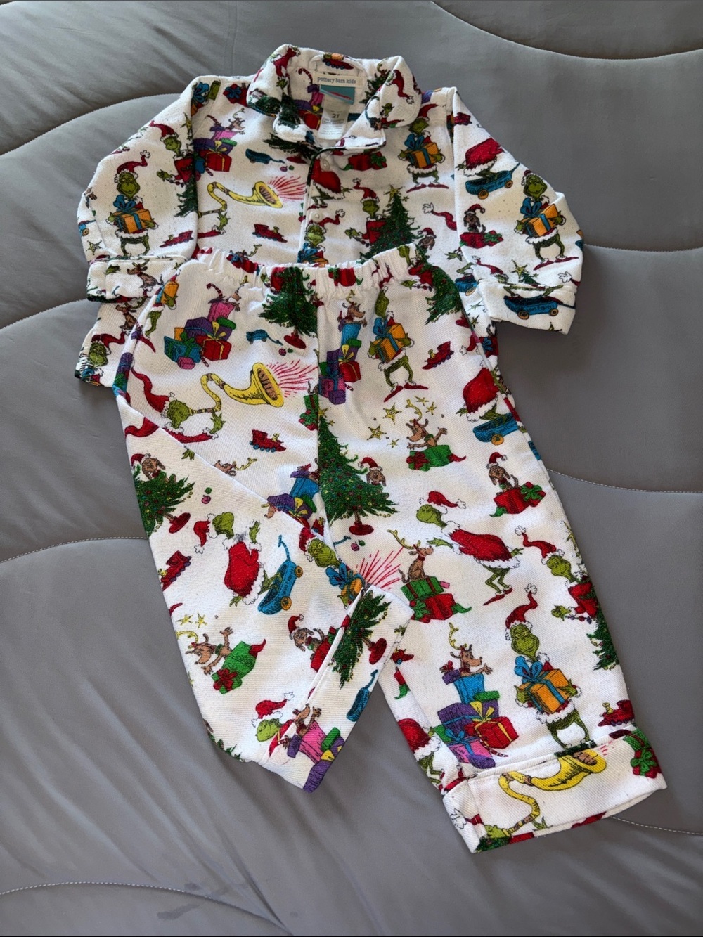 Pottery Barn Unisex Dr Seuss Holiday Pajama Set with Grinch Print EUC 2T